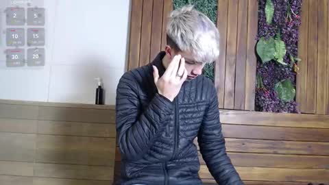 Snapshot of nick_torn chatting on 11-11-25, 12:05 Nick online show from 11-11-25, 12:05