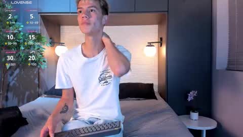 Snapshot of nick_torn chatting on 11-13-25, 08:30 Nick online show from 11-13-25, 08:30