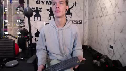 Snapshot of nick_torn chatting on 11-16-25, 12:33 Nick online show from 11-16-25, 12:33