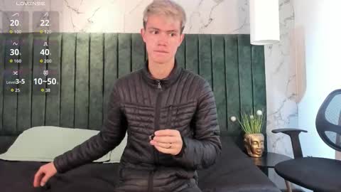 Snapshot of nick_torn chatting on 11-17-25, 11:49 Nick online show from 11-17-25, 11:49