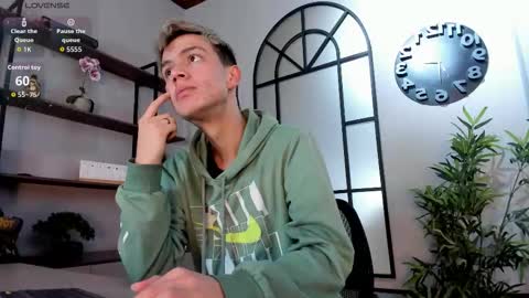 Snapshot of nick_torn chatting on 11-18-25, 12:20 Nick online show from 11-18-25, 12:20