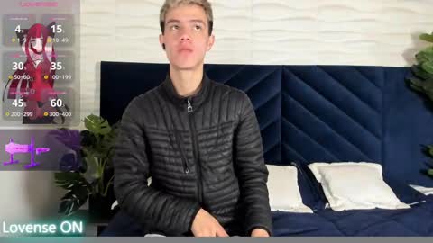 Snapshot of nick_torn chatting on 11-21-25, 01:43 Nick online show from 11-21-25, 01:43