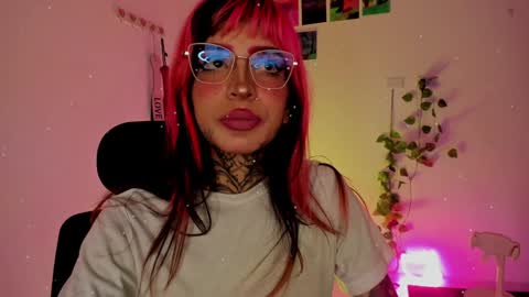 Snapshot of nicki_1 chatting on 01-22-25, 08:18   Help me reach 100 thumbs up online show from 01-22-25, 08:18