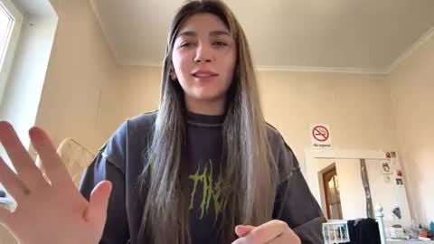 Snapshot of nickivizard chatting on 03-12-26, 12:33 Anna online show from 03-12-26, 12:33