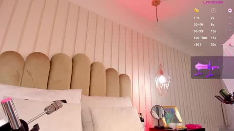 nickiwestt___ online show from 05-25-26, 08:04