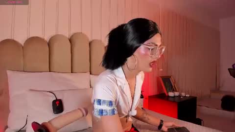 nickiwestt___ online show from 06-19-26, 08:01