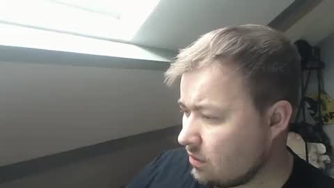 Snapshot of nickoeoeoe chatting on 03-16-26, 03:27 nickoeoeoe online show from 03-16-26, 03:27