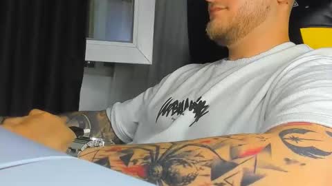 Snapshot of nicktattoomaster chatting on 05-26-26, 06:37 nicktattoomaster online show from 05-26-26, 06:37