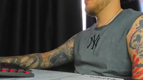 Snapshot of nicktattoomaster chatting on 06-11-26, 12:25 nicktattoomaster online show from 06-11-26, 12:25