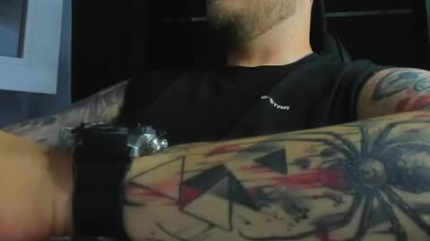Snapshot of nicktattoomaster chatting on 06-18-26, 06:23 nicktattoomaster online show from 06-18-26, 06:23
