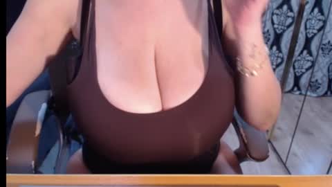 Nicky online show from 10-22-25, 06:02