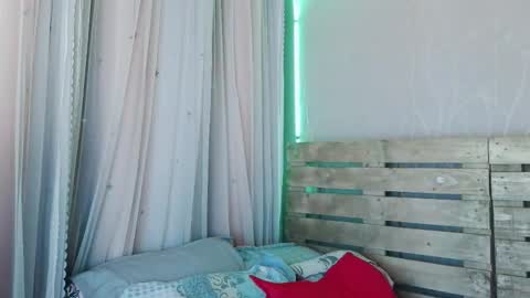 Snapshot of nicky_oli chatting on 02-23-25, 02:35 nicky_oli online show from 02-23-25, 02:35