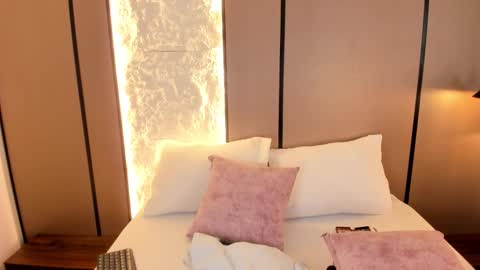 Nicky  online show from 11-20-25, 03:28