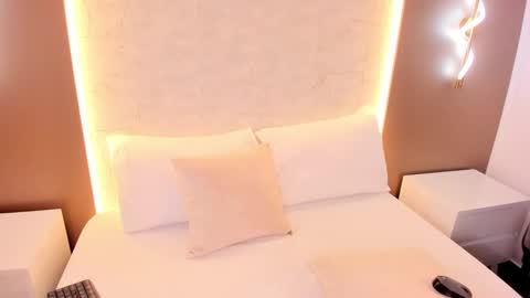 Snapshot of nicky_peyton chatting on 12-23-25, 02:31 Nicky online show from 12-23-25, 02:31