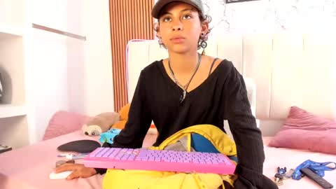 Snapshot of nicky_teem chatting on 08-06-26, 04:42 nicky_teem online show from 08-06-26, 04:42