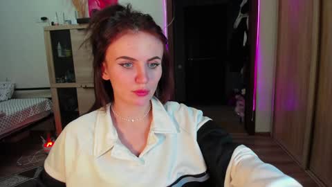 Nicky Weekends online show from 02-06-25, 09:22