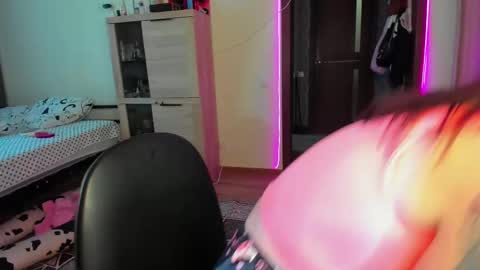 Nicky Weekends online show from 02-09-25, 11:36