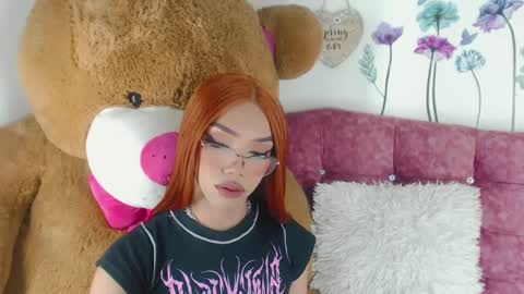 Snapshot of nickynoa chatting on 02-12-25, 09:43 Nicky online show from 02-12-25, 09:43