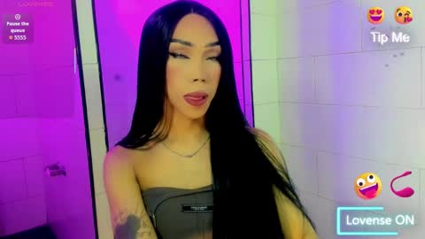 Snapshot of nickynoa chatting on 09-18-25, 03:30 Nicky online show from 09-18-25, 03:30