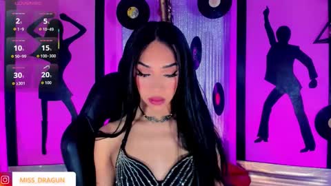 Snapshot of nickynoa chatting on 09-30-25, 11:32 Nicky online show from 09-30-25, 11:32