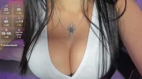 Nicolle online show from 03-11-25, 03:05