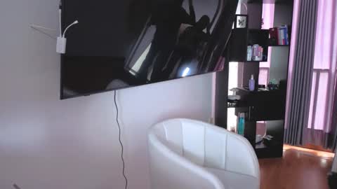 Nicky online show from 10-23-25, 05:44