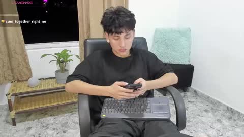 Snapshot of nico_nico_xd chatting on 02-13-25, 04:43 Nico online show from 02-13-25, 04:43