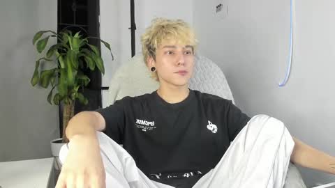 Snapshot of nico_nico_xd chatting on 09-13-25, 02:00 Nico online show from 09-13-25, 02:00