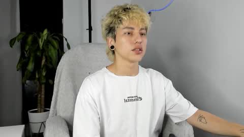 Snapshot of nico_nico_xd chatting on 09-15-25, 03:28 Nico online show from 09-15-25, 03:28