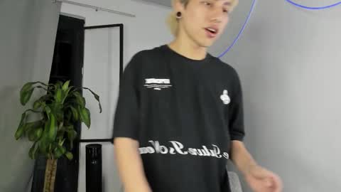 Snapshot of nico_nico_xd chatting on 09-16-25, 03:40 Nico online show from 09-16-25, 03:40