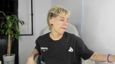 Snapshot of nico_nico_xd chatting on 09-20-25, 03:40 Nico online show from 09-20-25, 03:40