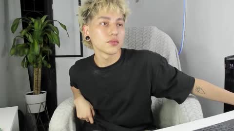 Snapshot of nico_nico_xd chatting on 09-23-25, 03:53 Nico online show from 09-23-25, 03:53