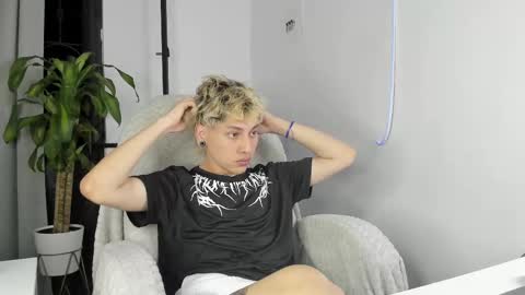 Snapshot of nico_nico_xd chatting on 09-24-25, 04:16 Nico online show from 09-24-25, 04:16