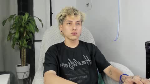 Snapshot of nico_nico_xd chatting on 10-01-25, 05:57 Nico online show from 10-01-25, 05:57