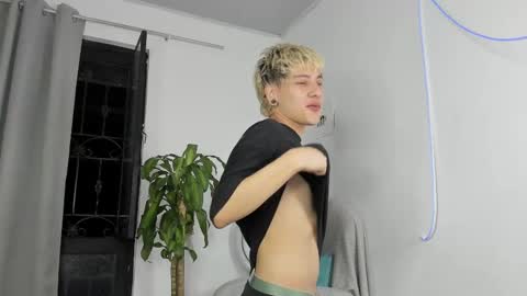 Snapshot of nico_nico_xd chatting on 10-06-25, 04:32 Nico online show from 10-06-25, 04:32