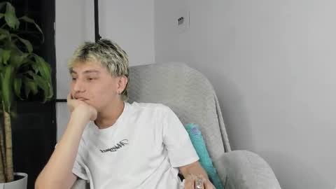 Snapshot of nico_nico_xd chatting on 10-22-25, 05:30 Nico online show from 10-22-25, 05:30