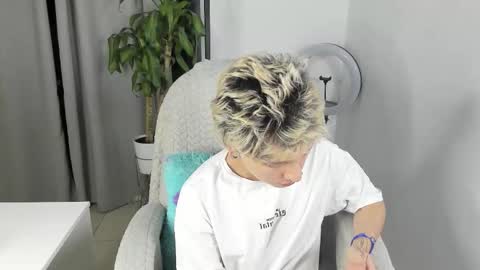 Snapshot of nico_nico_xd chatting on 10-22-25, 11:37 Nico online show from 10-22-25, 11:37