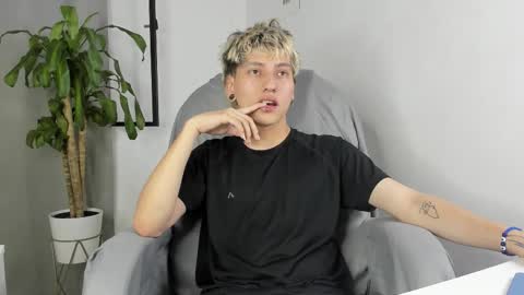 Snapshot of nico_nico_xd chatting on 10-27-25, 02:32 Nico online show from 10-27-25, 02:32