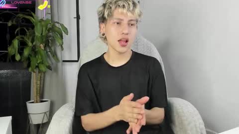 Snapshot of nico_nico_xd chatting on 11-04-25, 01:16 Nico online show from 11-04-25, 01:16