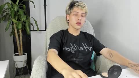 Snapshot of nico_nico_xd chatting on 11-05-25, 04:34 Nico online show from 11-05-25, 04:34