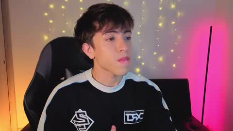 Nicolas online show from 12-04-25, 08:06