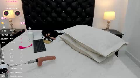 Nicol Alvarez online show from 02-12-25, 09:52