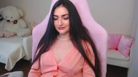 Nicole Online at about after 1000  6  UK time or 900  - 500  UK time it approximate time interval online show from 03-09-25, 07:48