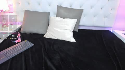 Nicol  online show from 02-08-25, 07:37