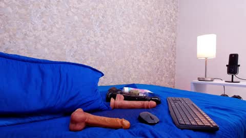 Snapshot of nicol_ferrer chatting on 02-08-25, 01:22 Nicol online show from 02-08-25, 01:22