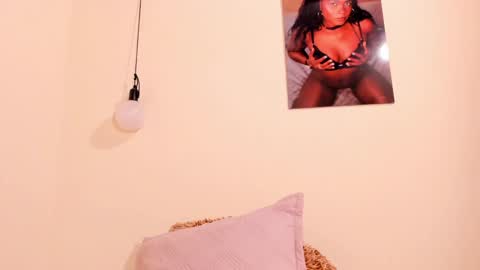 Snapshot of nicol_villa_ chatting on 01-07-25, 11:58 Nicol Villa online show from 01-07-25, 11:58