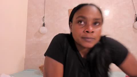 Snapshot of nicol_villa_ chatting on 01-25-25, 12:05 Nicol Villa online show from 01-25-25, 12:05