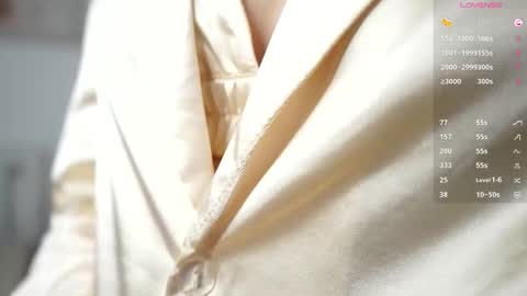 Snapshot of nicolagillispie chatting on 09-12-25, 06:19 Lana online show from 09-12-25, 06:19