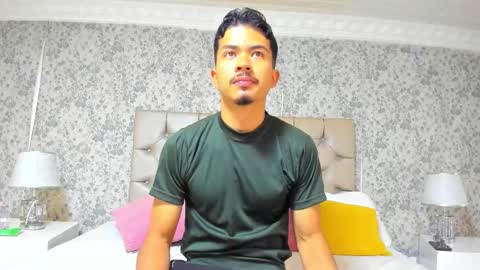 Snapshot of nicolaikarav chatting on 11-26-25, 10:05 Nicolai online show from 11-26-25, 10:05