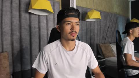 Snapshot of nicolaikarav chatting on 12-04-25, 11:41 Nicolai online show from 12-04-25, 11:41